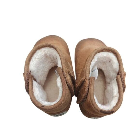 Tan Baby UGG boots sz 4/5 - Picture 7 of 8